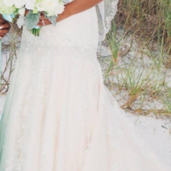 "Elegant 2016 Wedding Dress for Sale – Perfect Condition!" - Picture 8 of 8